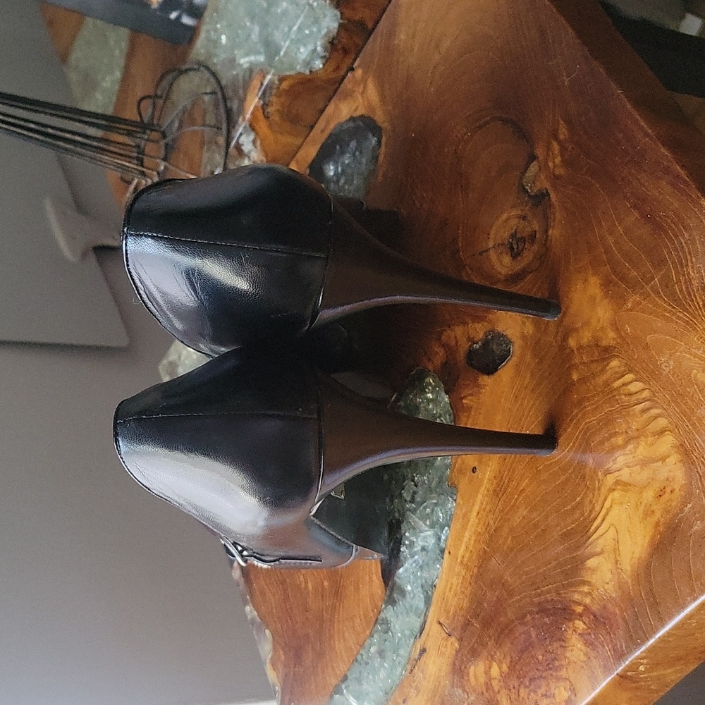 Shoes - Picture 3 of 4